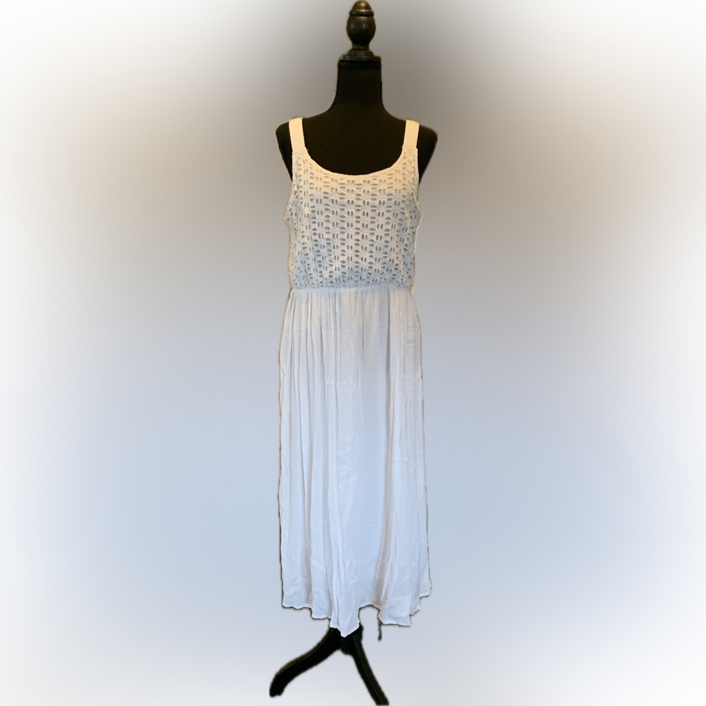 Studio West white sleeveless dress in size medium
